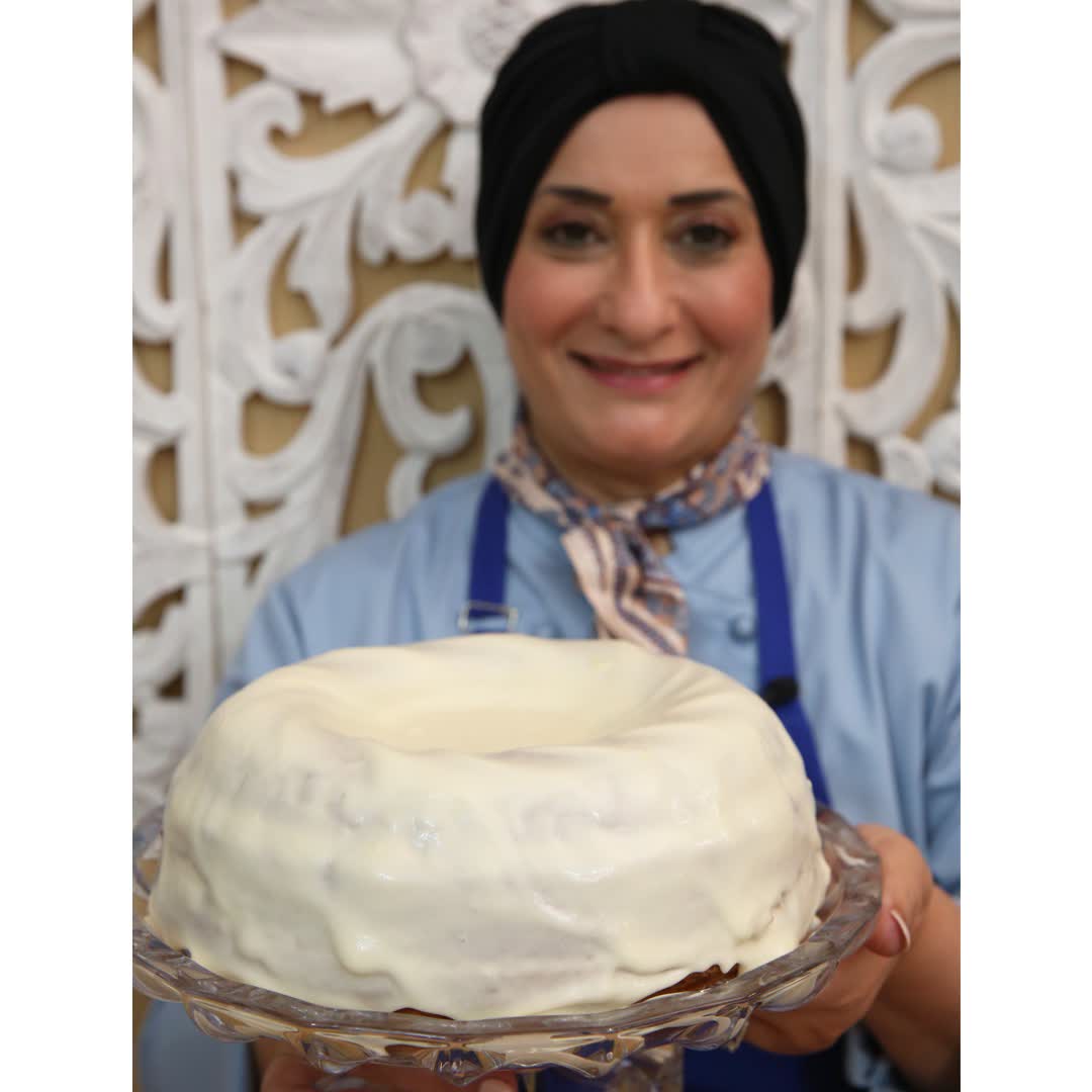 Vanilla Cake with Cream Cheese Sauce