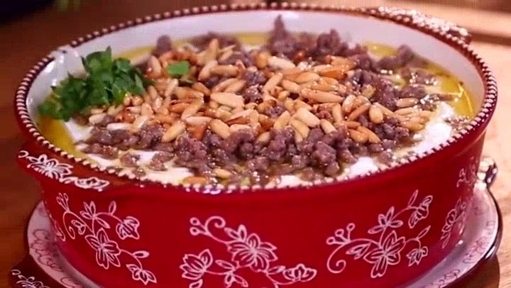 Fatteh with Meat, Chickpeas, and Pine Nuts