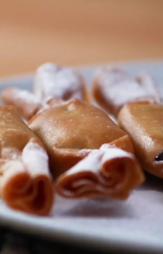 Crispy Fried Chocolate Spring Rolls