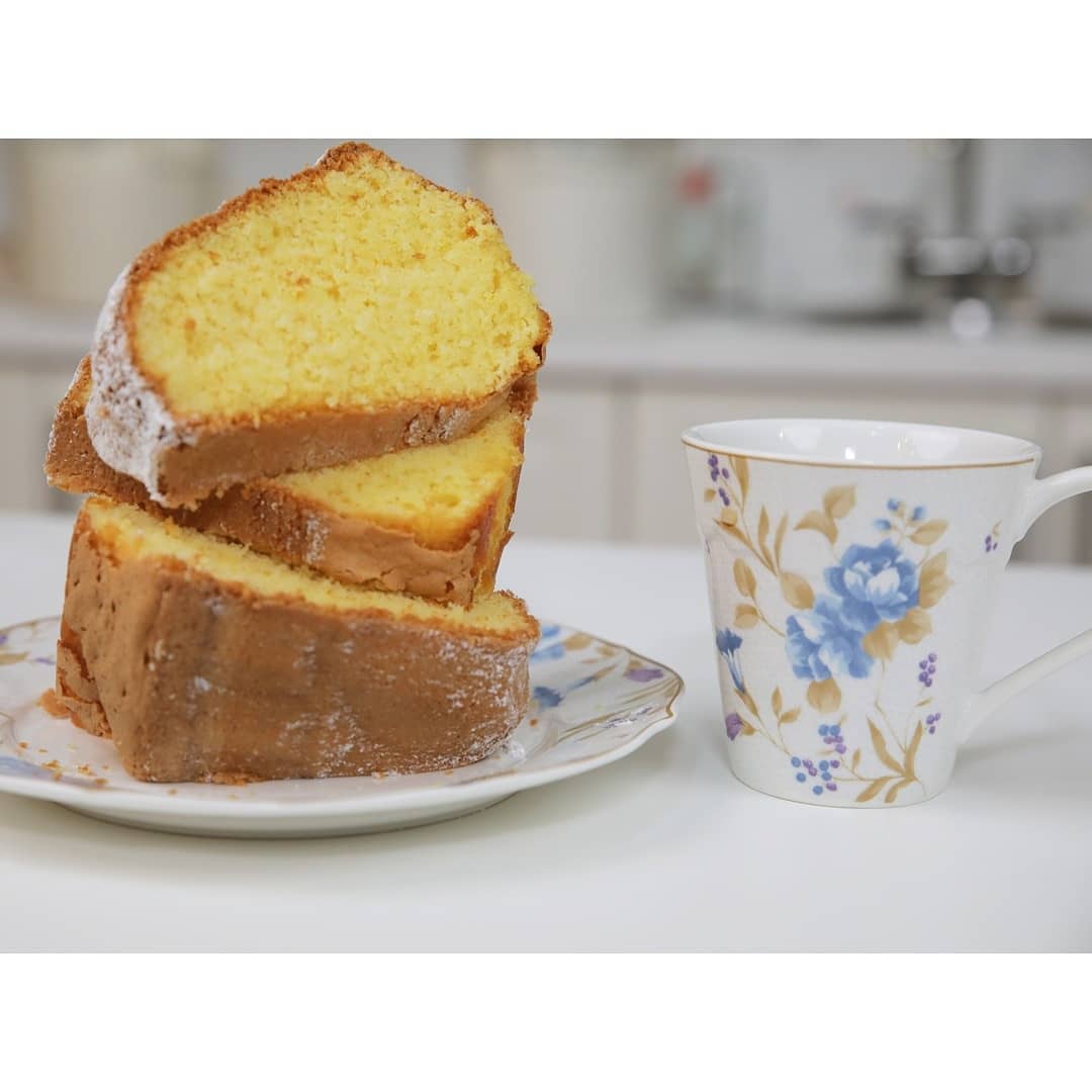 Homemade Orange Cake with Fresh Orange