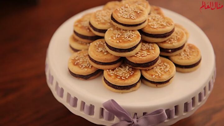 Layered Date Ma'amoul Pastry