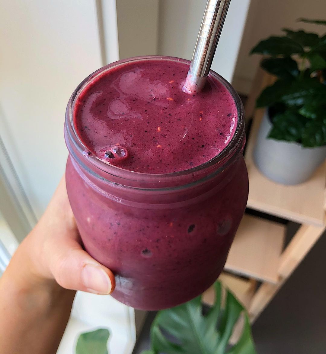 Delicious Daily Smoothie with Frozen Fruits and Superfoods