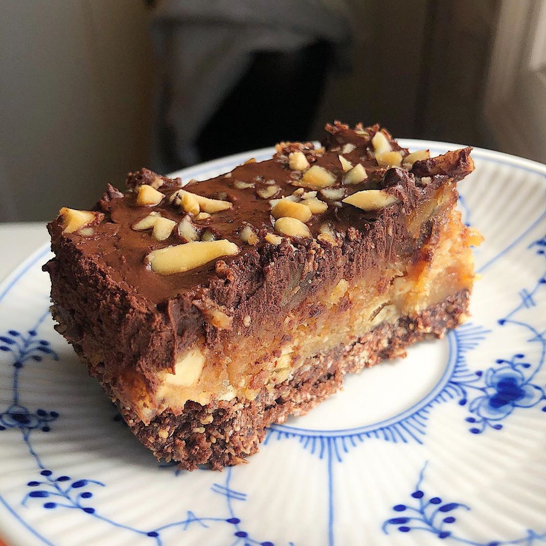 Raw Vegan Snicker Cake