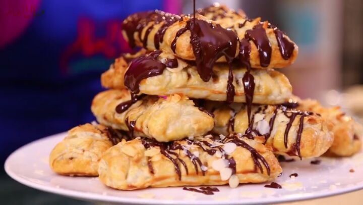Chocolate-Filled Puff Pastry with Almonds