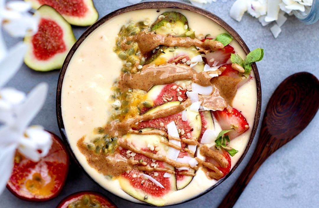 Creamy Tropical Fruit Smoothie Bowl