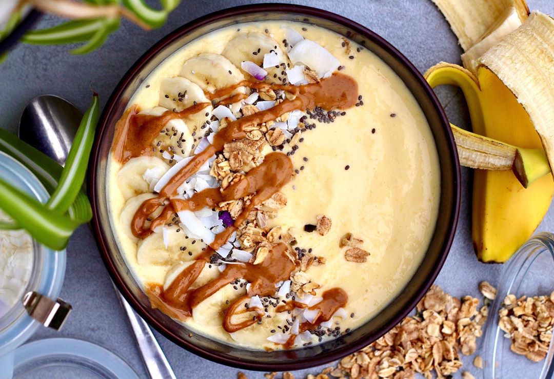 Refreshing Mango Smoothie Bowl