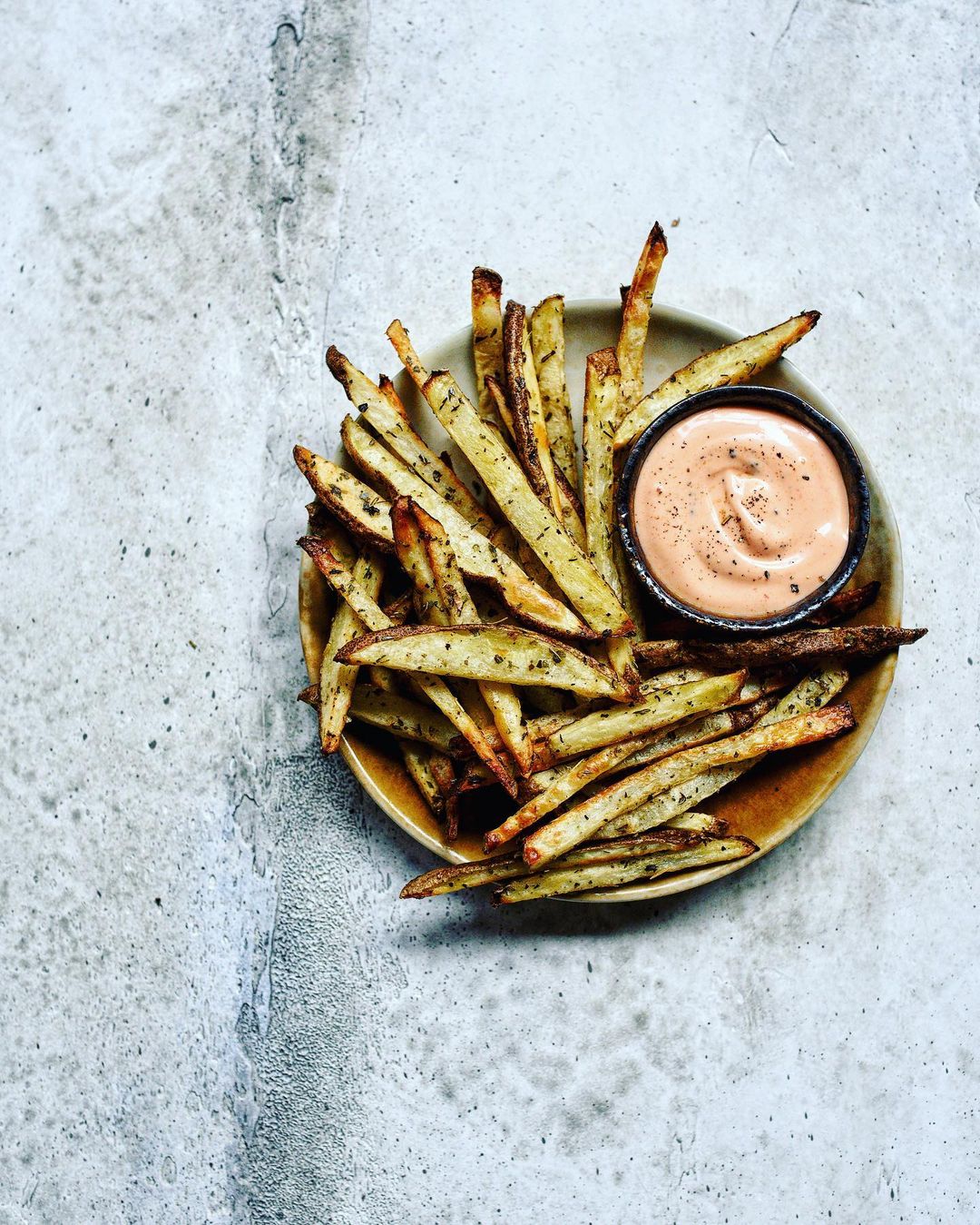 Baked French Fries with Spicy Mayo Dip