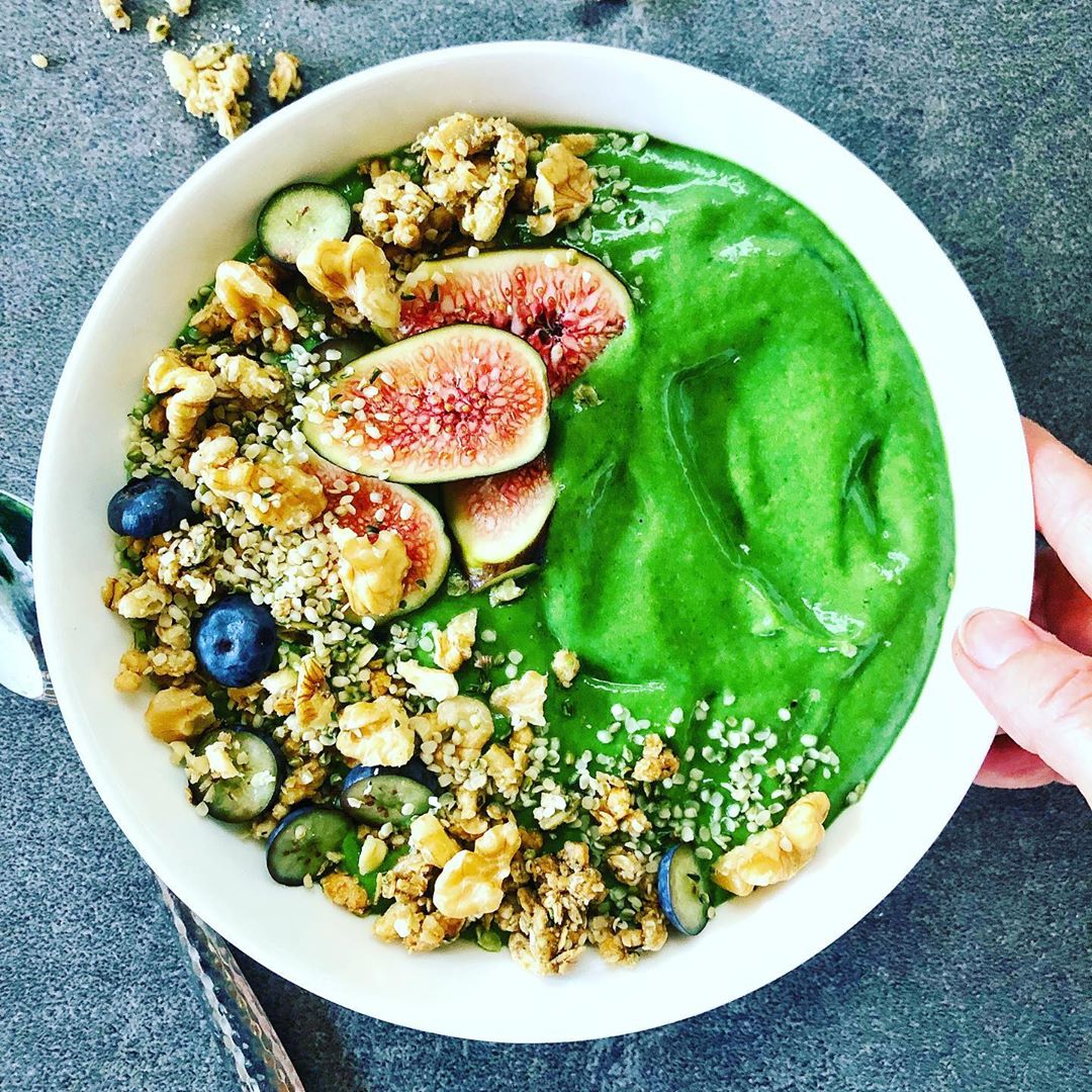 Bright Green Smoothie for Active Recovery