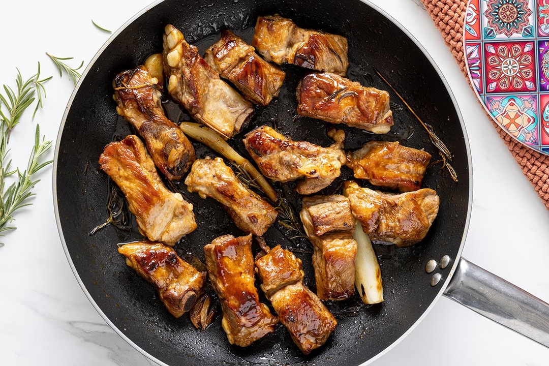 Pan-Seared Pork Ribs with Herbs