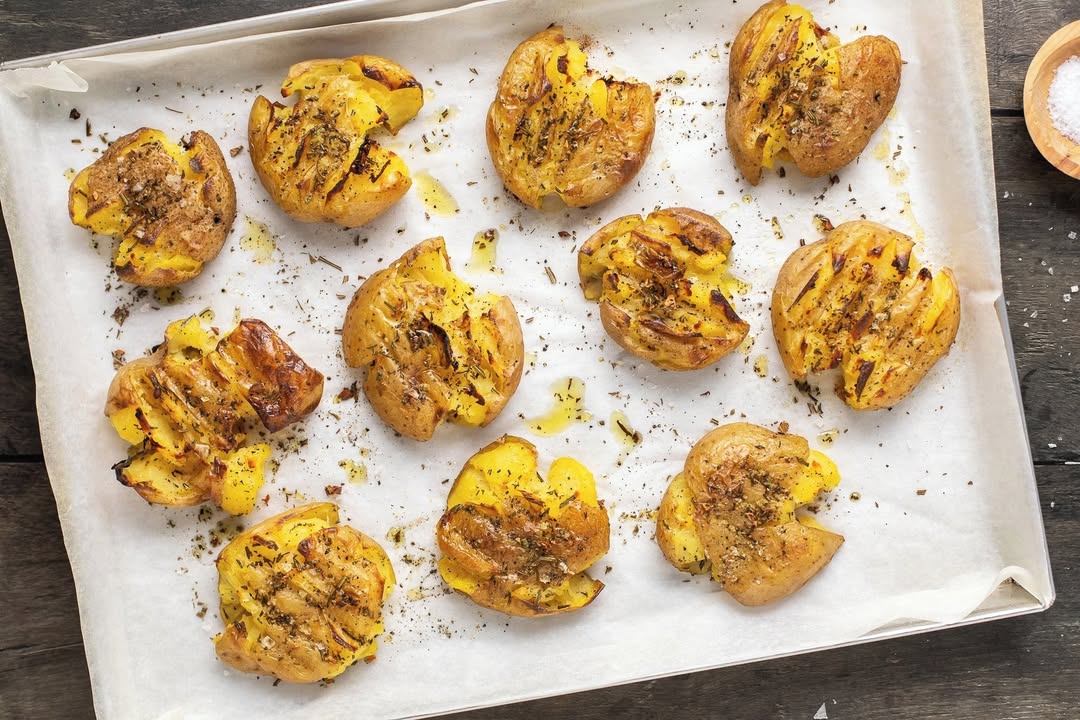 Baked Smashed Potatoes with Garlic and Rosemary