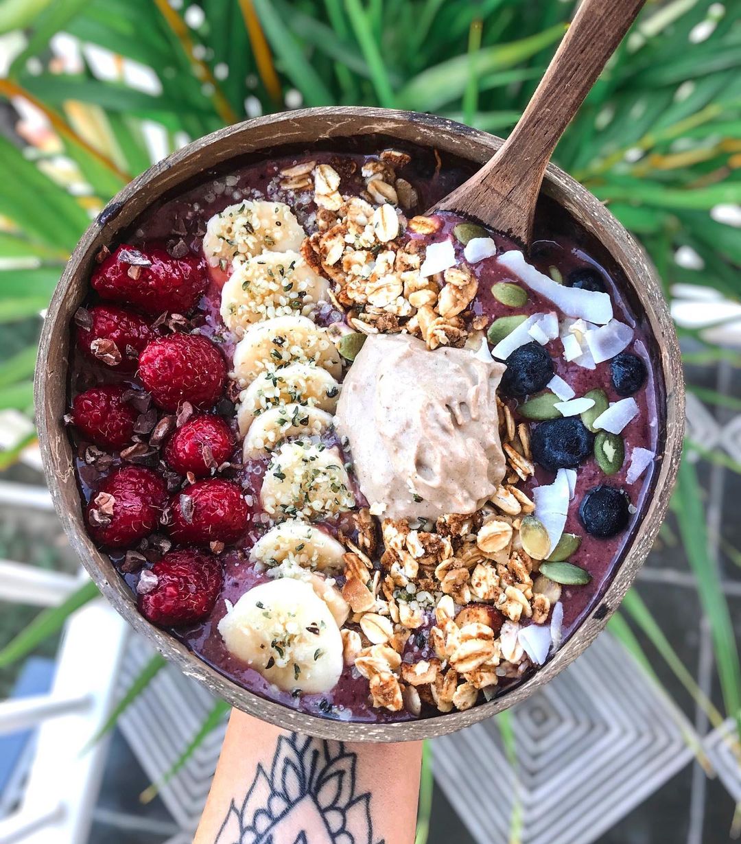 Healthy Smoothie Bowl with Berries and Granola