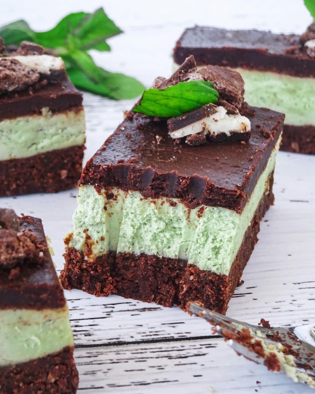 No-Bake Raw Mint Slice