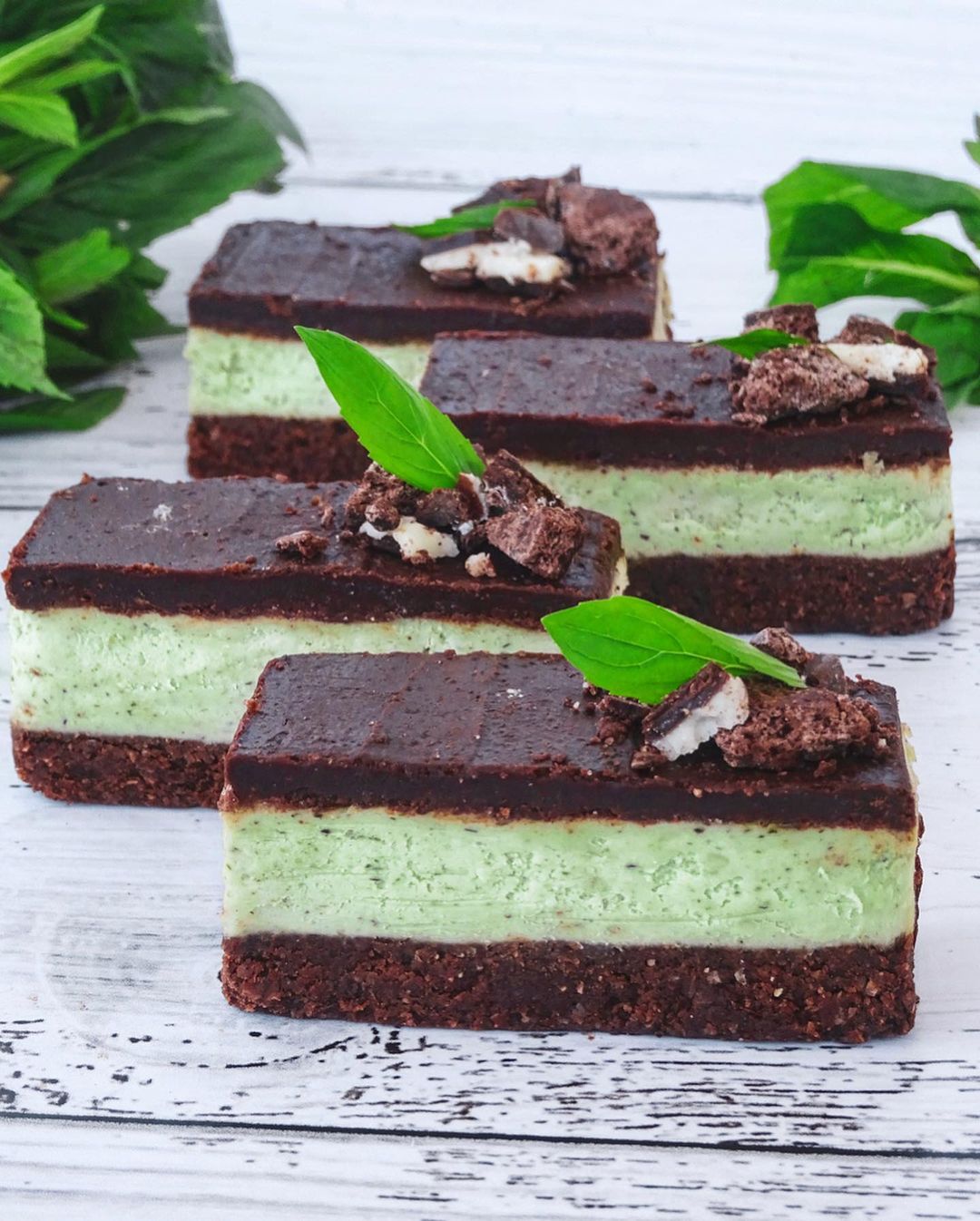 No-Bake Raw Mint Slice