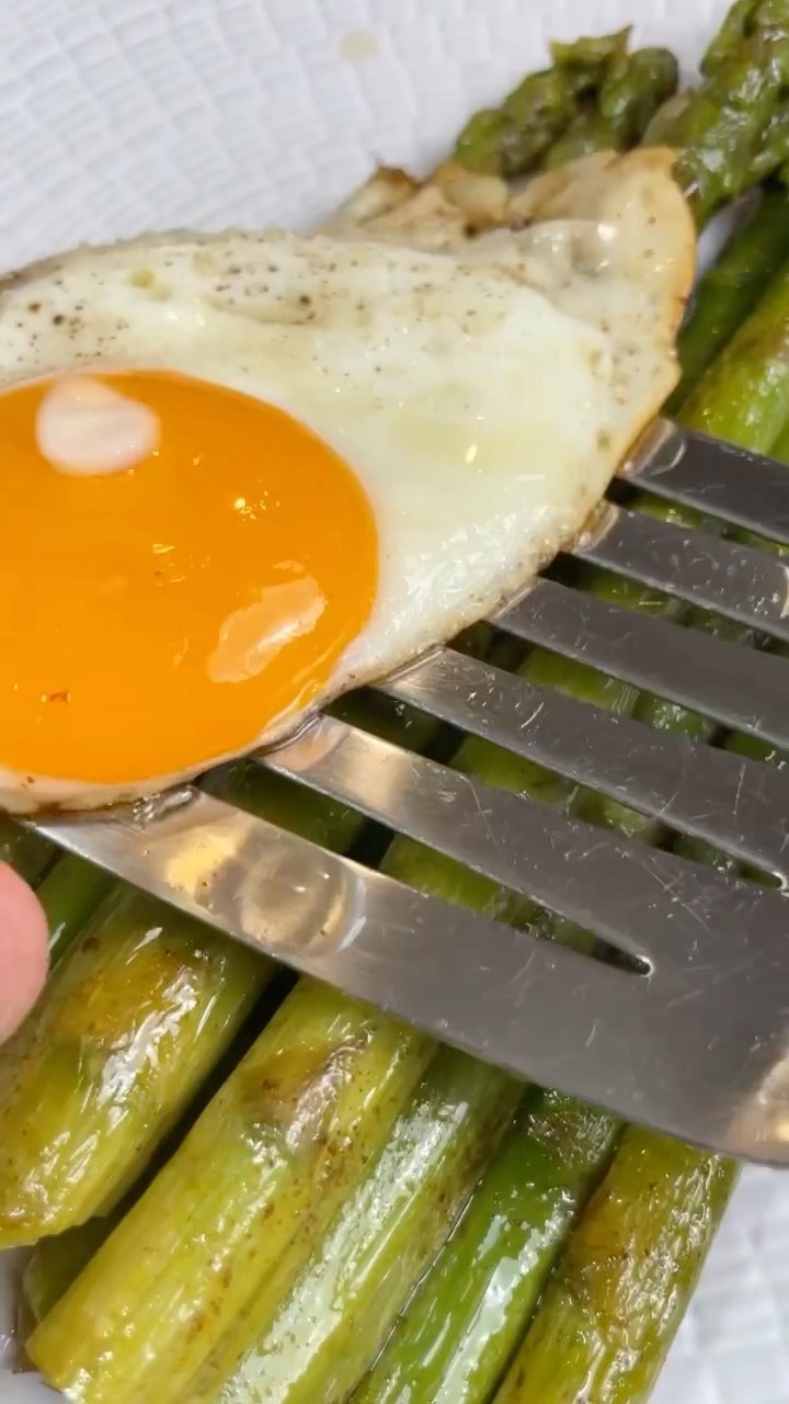 Spring Asparagus and Eggs Dish