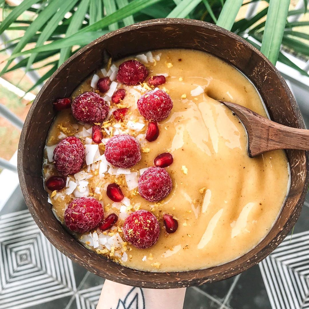 Refreshing Frozen Banana Mango Smoothie Bowl