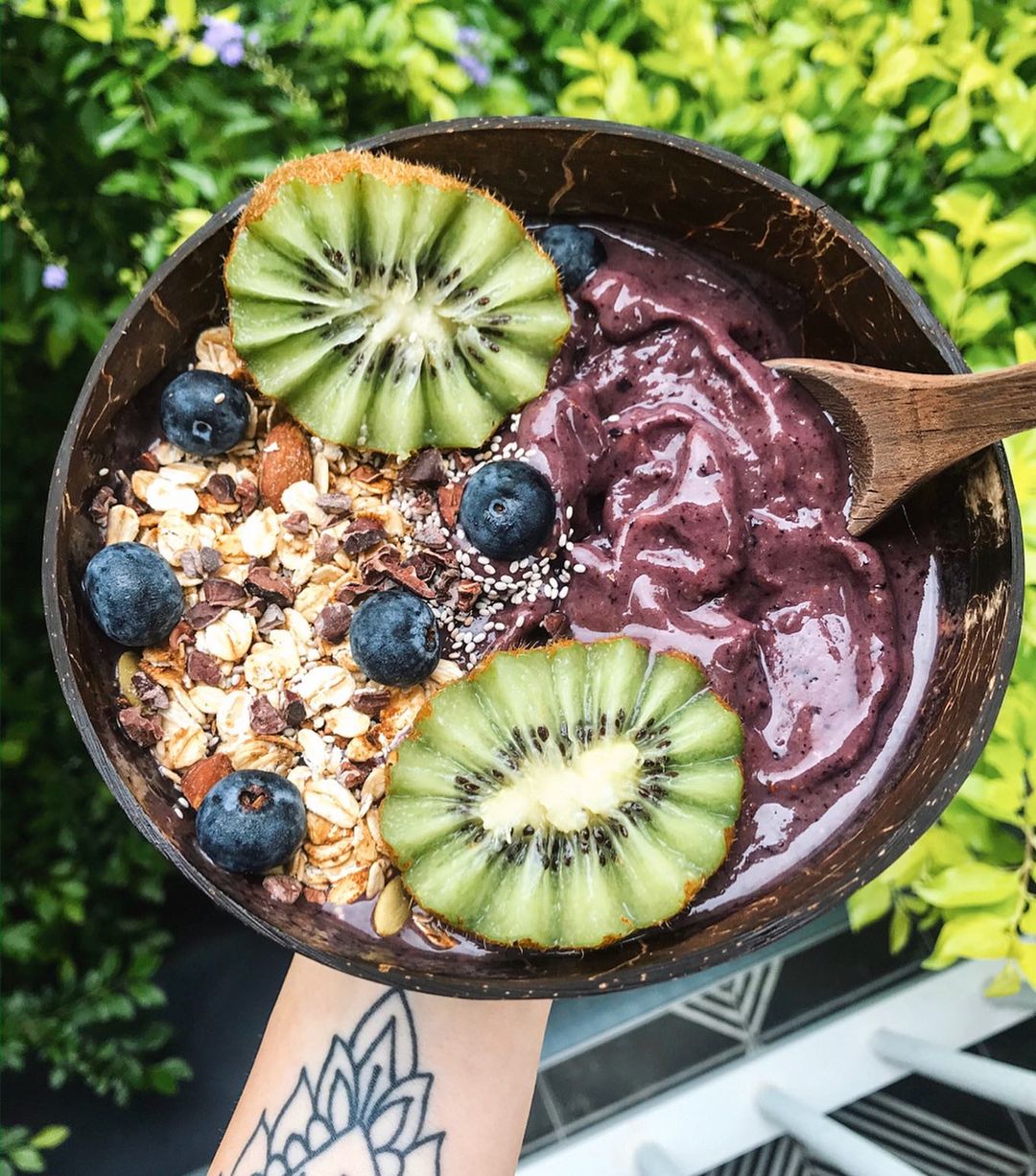 Frozen Banana Blueberry Smoothie Bowl