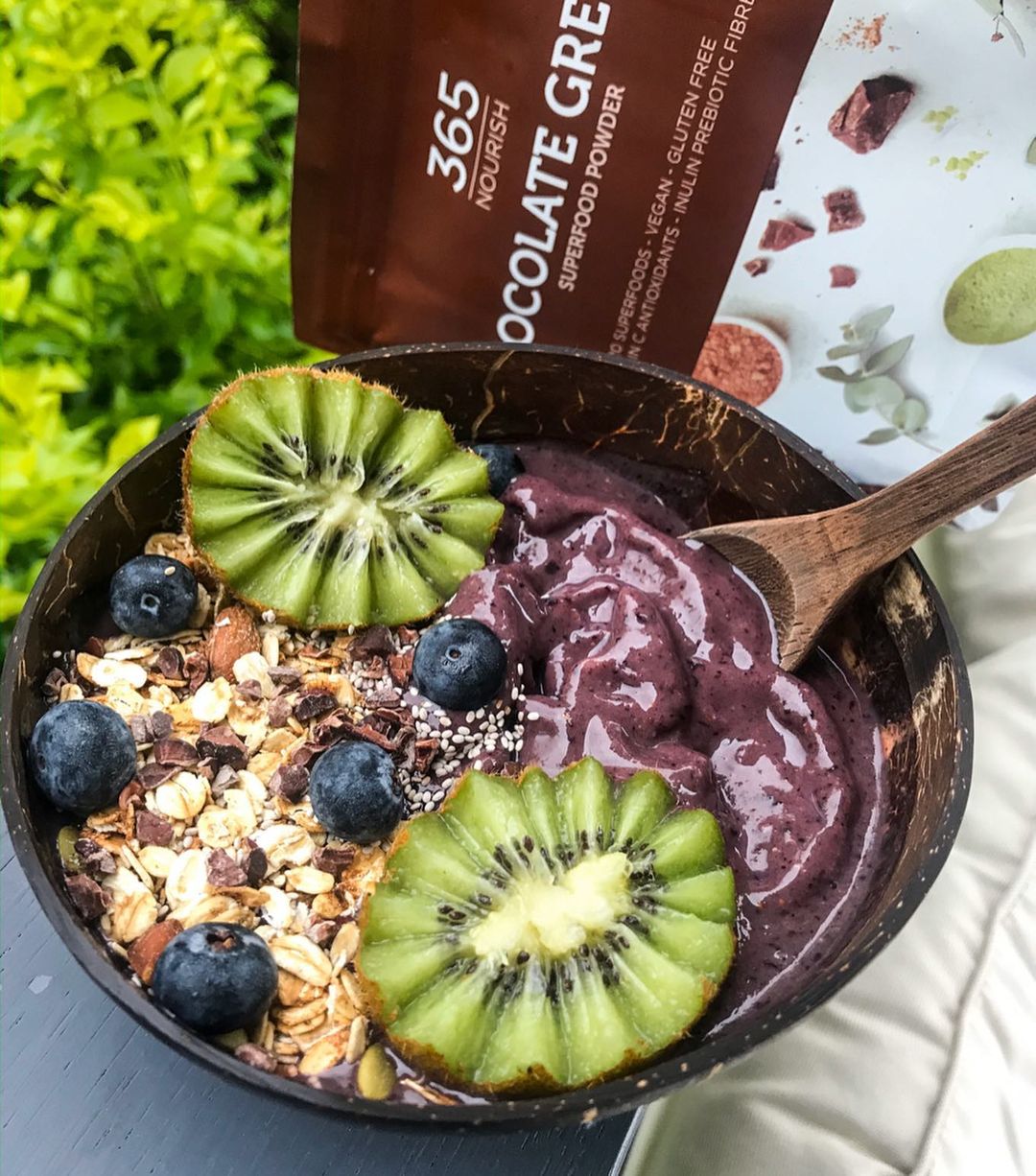Frozen Banana Blueberry Smoothie Bowl