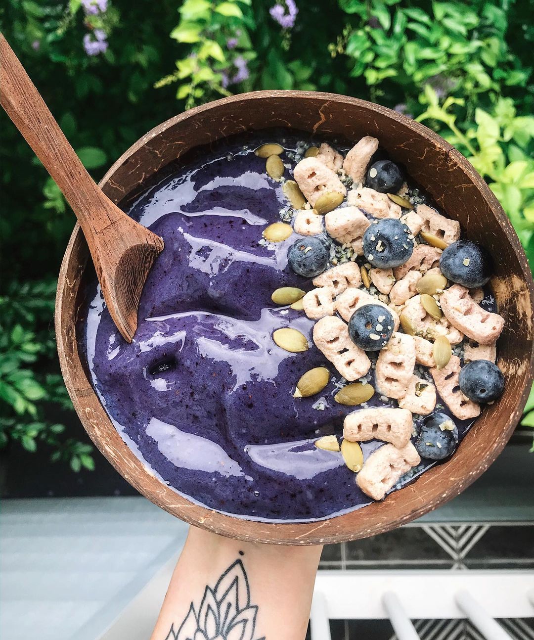Colorful Fruit and Spirulina Smoothie