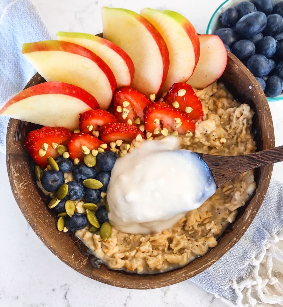 Vanilla Protein Oats with Fruit and Nut Toppings