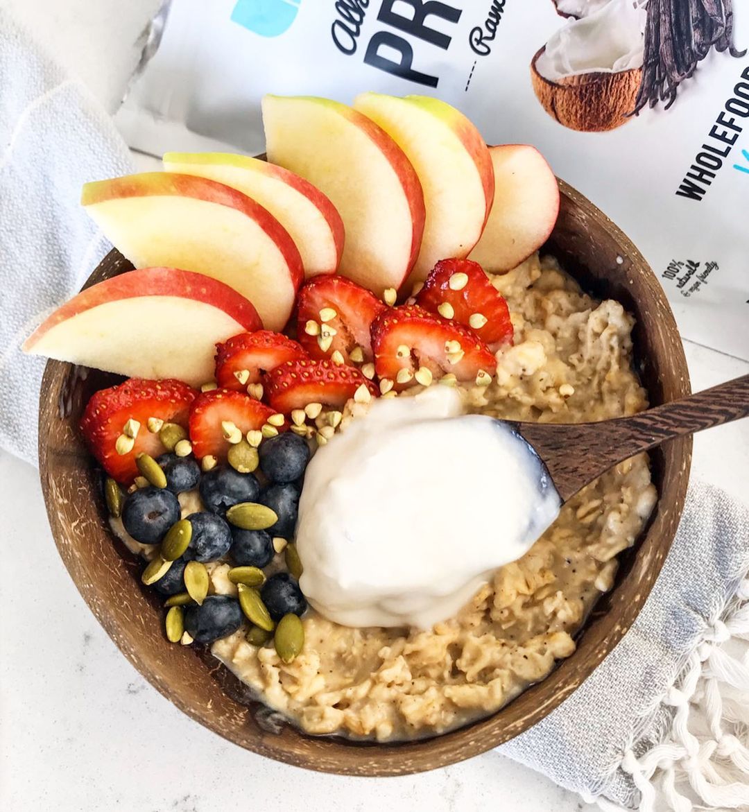 Vanilla Protein Oats with Fruit and Nut Toppings
