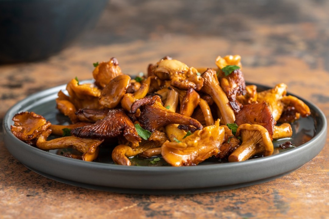 Pan-Fried Chanterelle Mushrooms with Garlic and Parsley