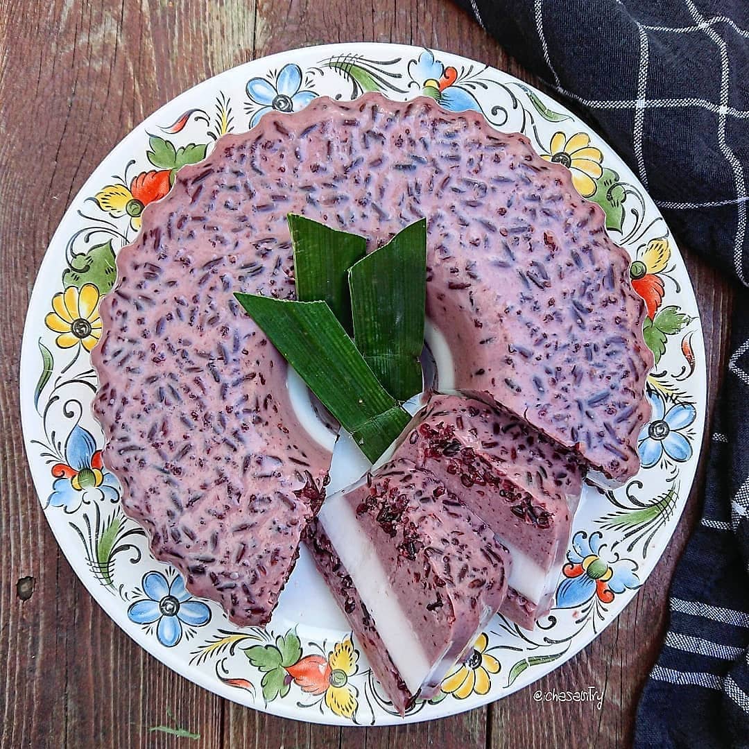 Layered Black Glutinous Rice Pudding