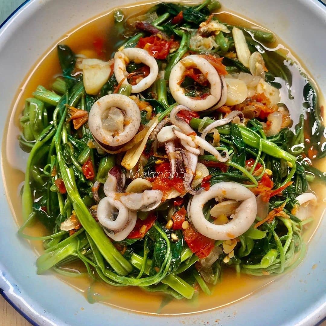 Stir-Fried Water Spinach with Squid