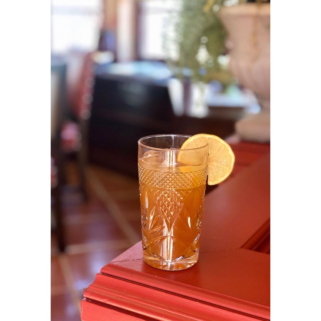 Easy Homemade Iced Tea with Lemon and Honey