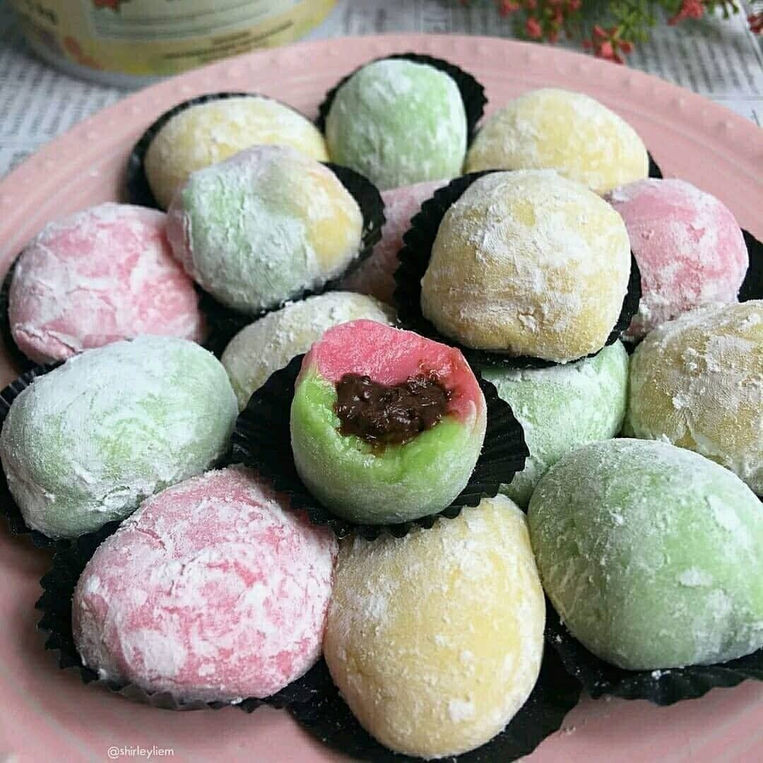 Steamed Mochi with Chocolate Filling