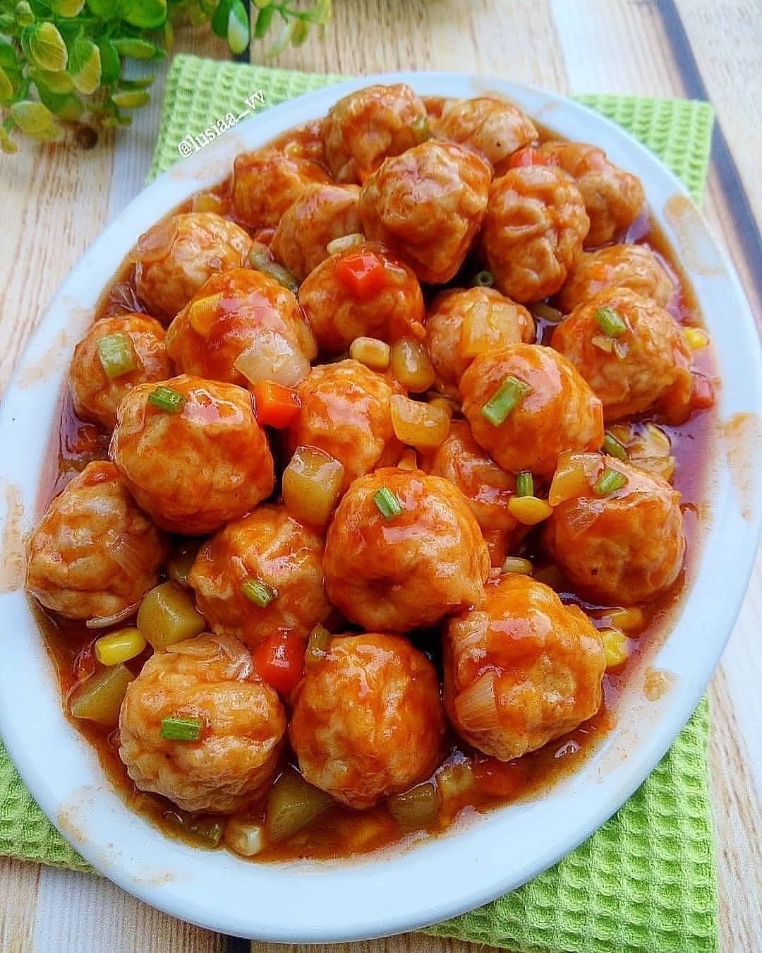 Indonesian Chicken Meatballs with Sauce