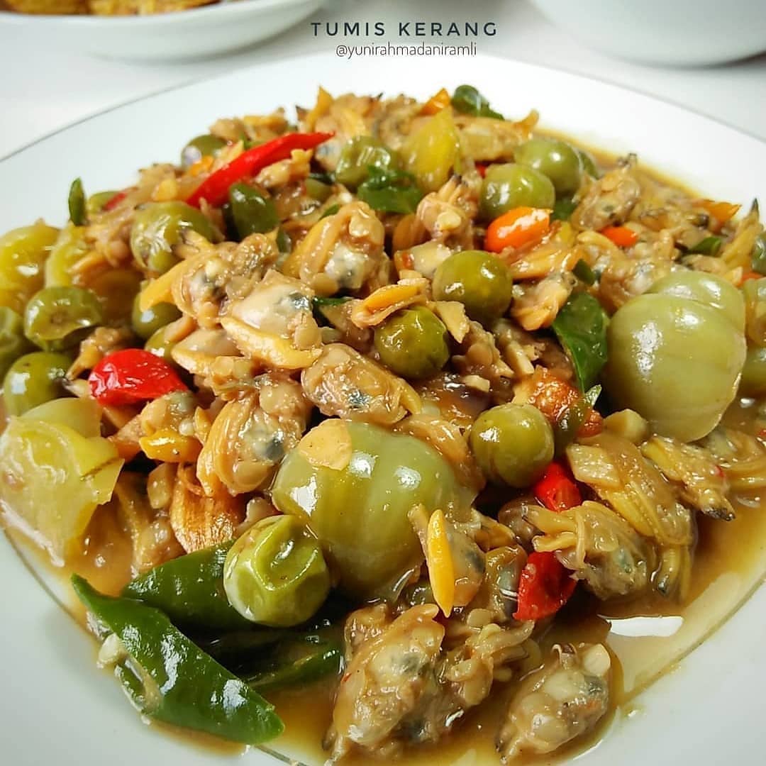 Indonesian Style Stir-Fried Clams