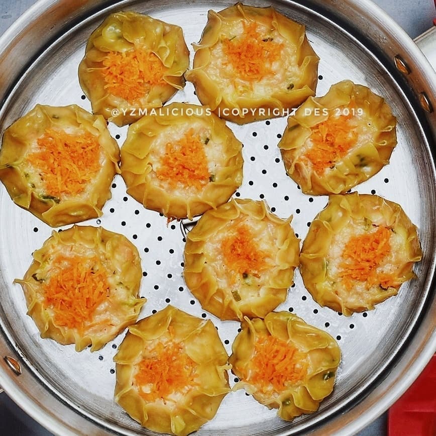 Steamed Chicken and Shrimp Dumplings