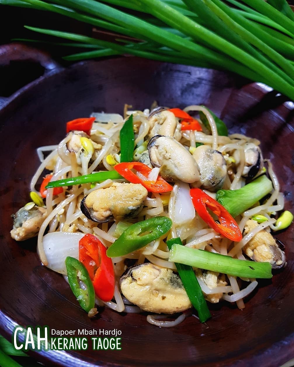 Stir-Fried Clams with Bean Sprouts