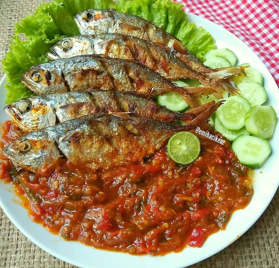 Spicy Tomato Sambal with Fried Fish