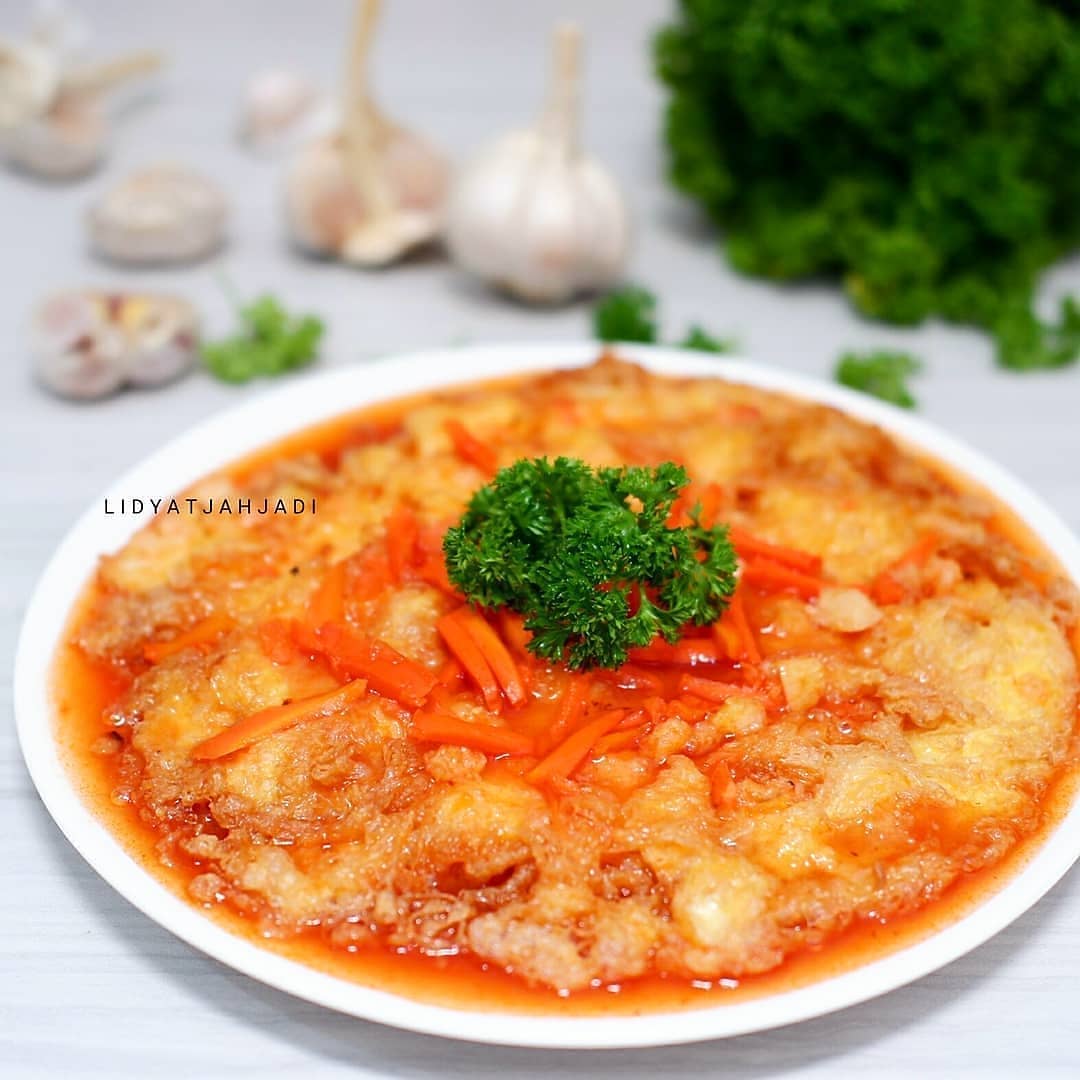 Shrimp and Cabbage Omelette with Tomato Sauce