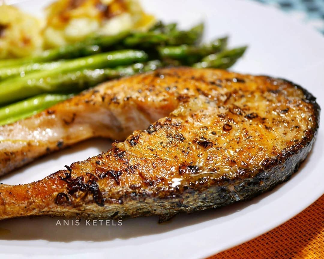 Simple Pan-Fried Salmon with Asparagus