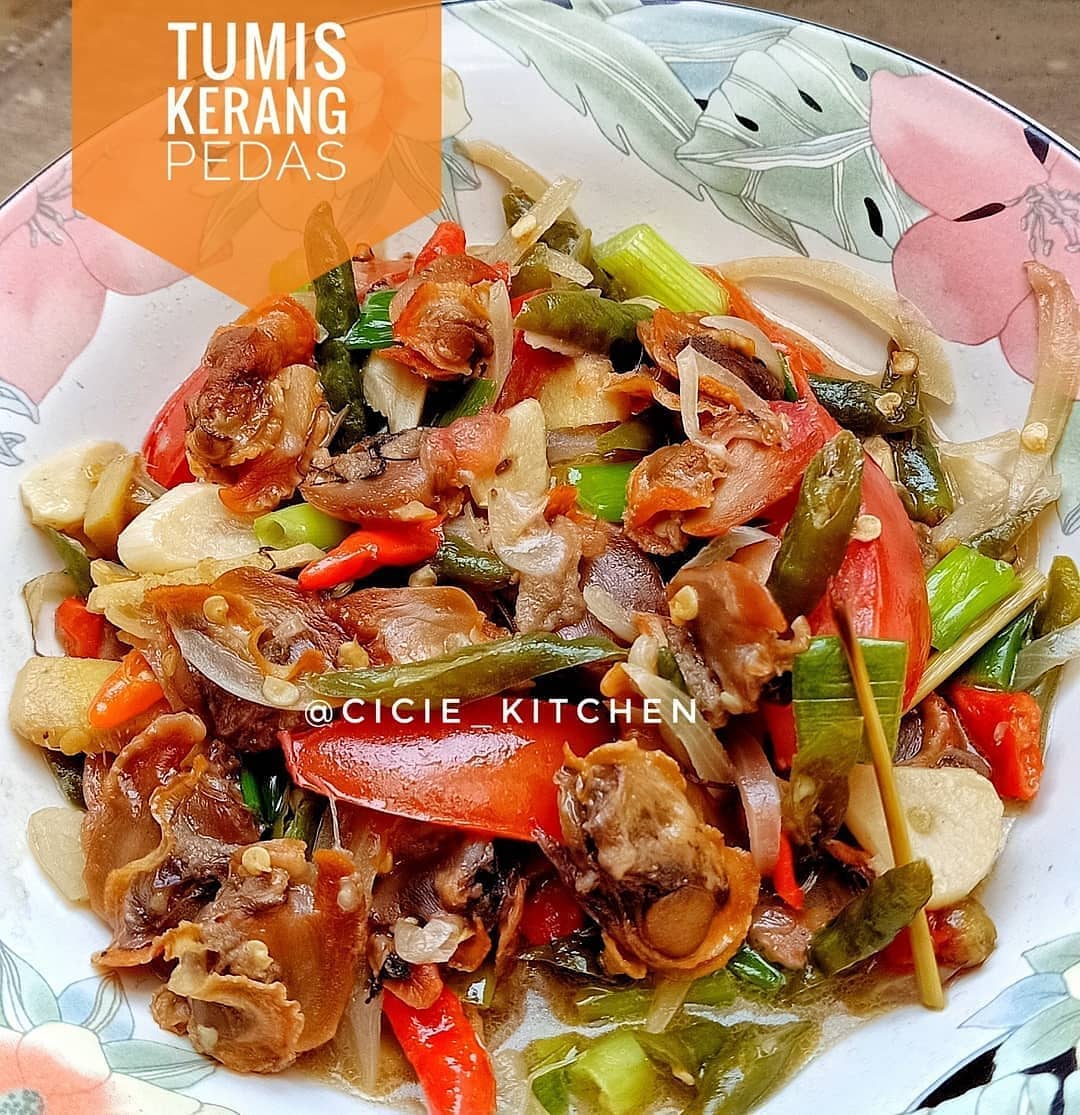 Spicy Indonesian Clam Stir-Fry