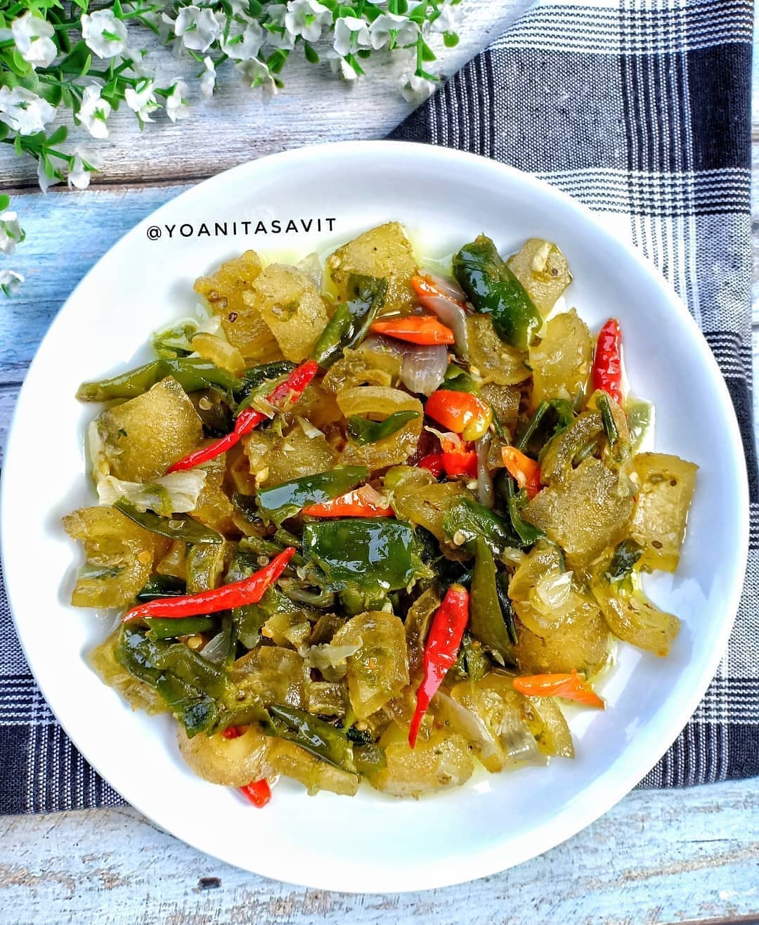 Spicy Beef Tendon with Green Chili