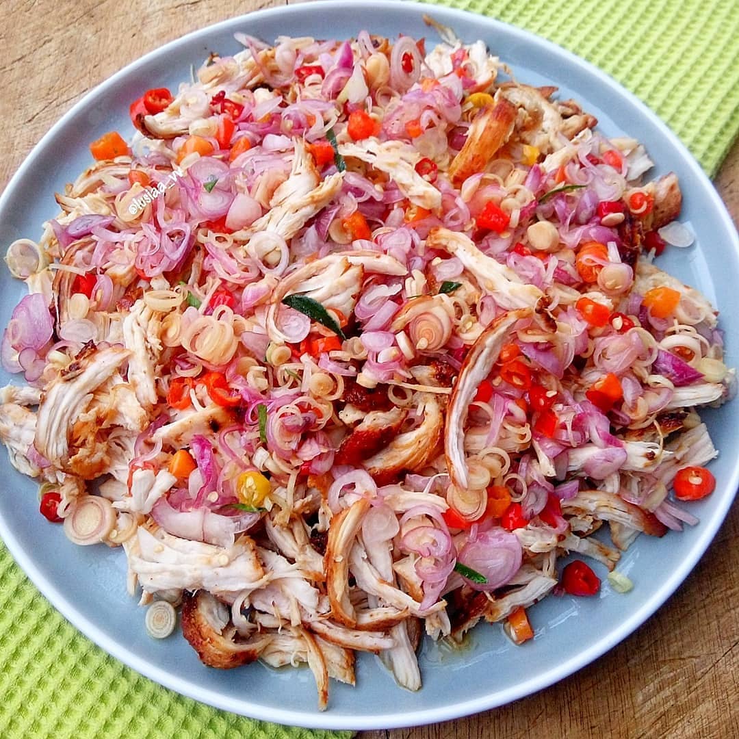 Spicy Indonesian Shredded Chicken with Sambal Matah