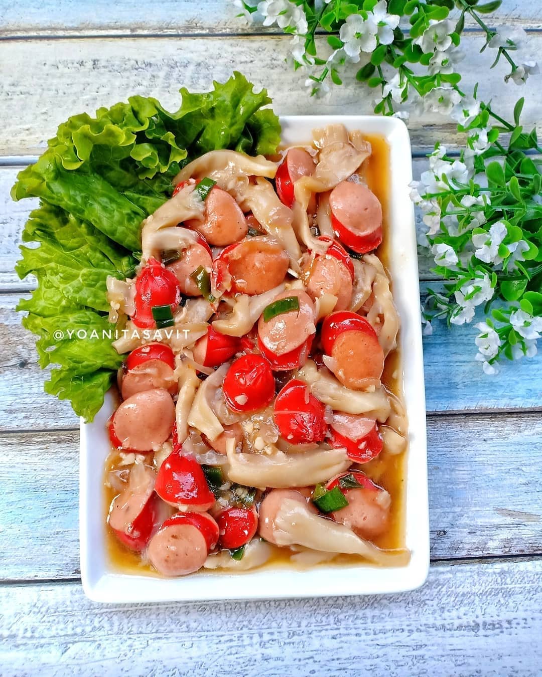 Stir-Fried Sausage and Oyster Mushrooms
