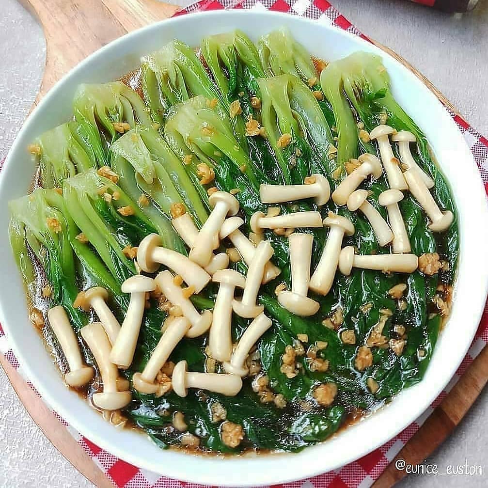 Bok Choy Stir-Fry with Shimeji Mushrooms