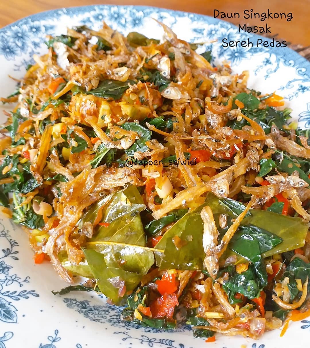 Spicy Stir-Fried Cassava Leaves with Lemongrass