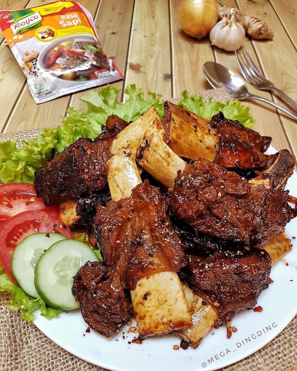 Grilled Beef Ribs with Honey Sauce