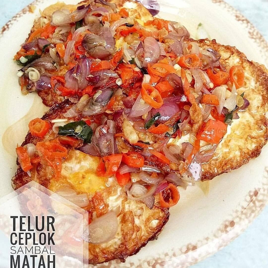 Fried Egg with Sambal Matah