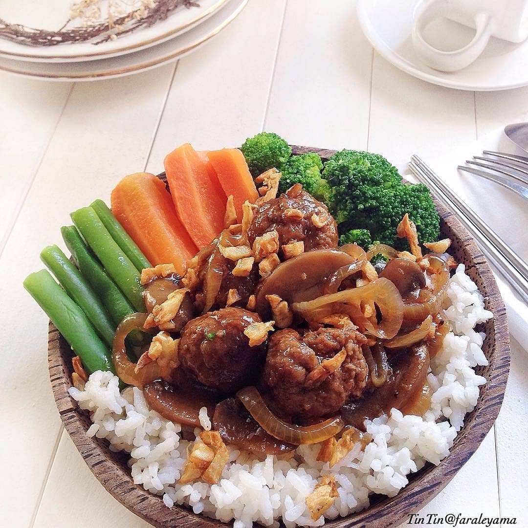 Delicious Meatball and Vegetable Rice Bowl