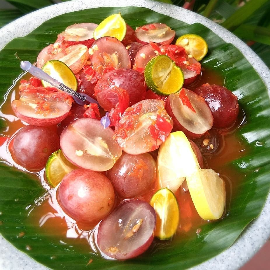 Spicy Pickled Grapes with Shrimp Paste