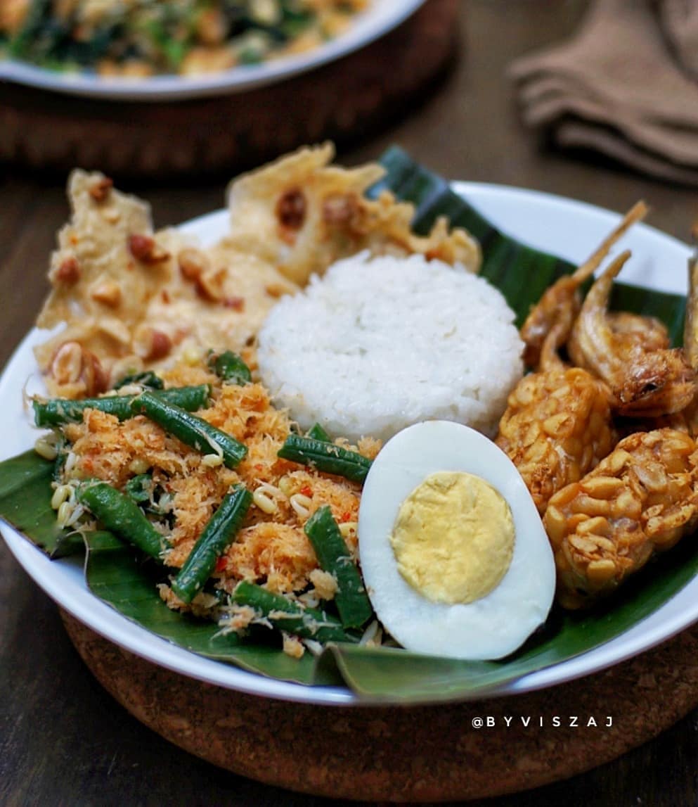 Indonesian Coconut Vegetable Salad with Rice