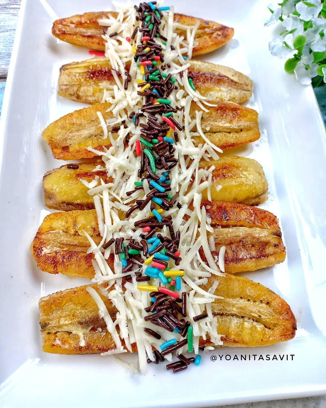 Grilled Banana with Cheese and Chocolate