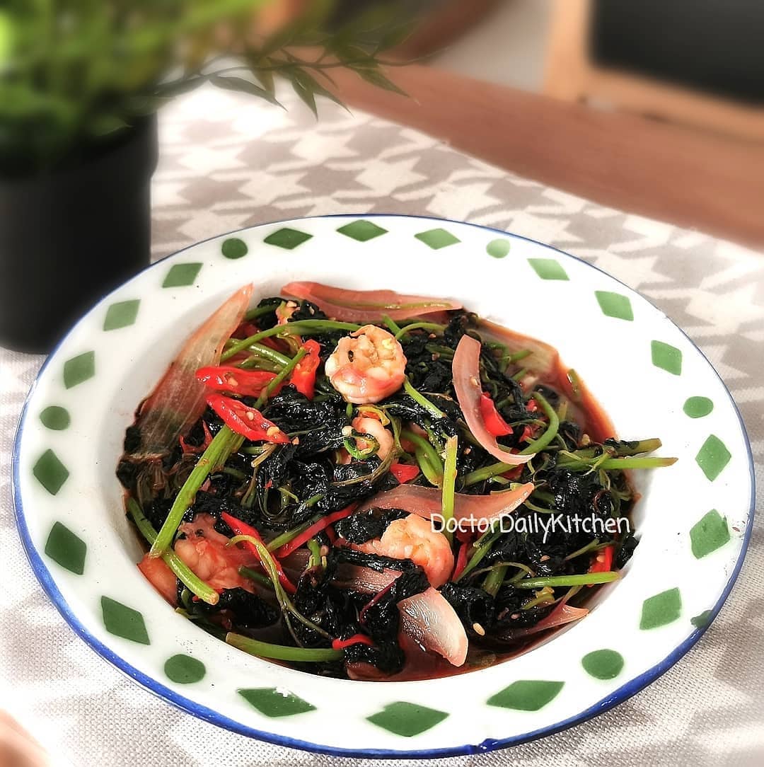 Stir-Fried Spinach and Shrimp