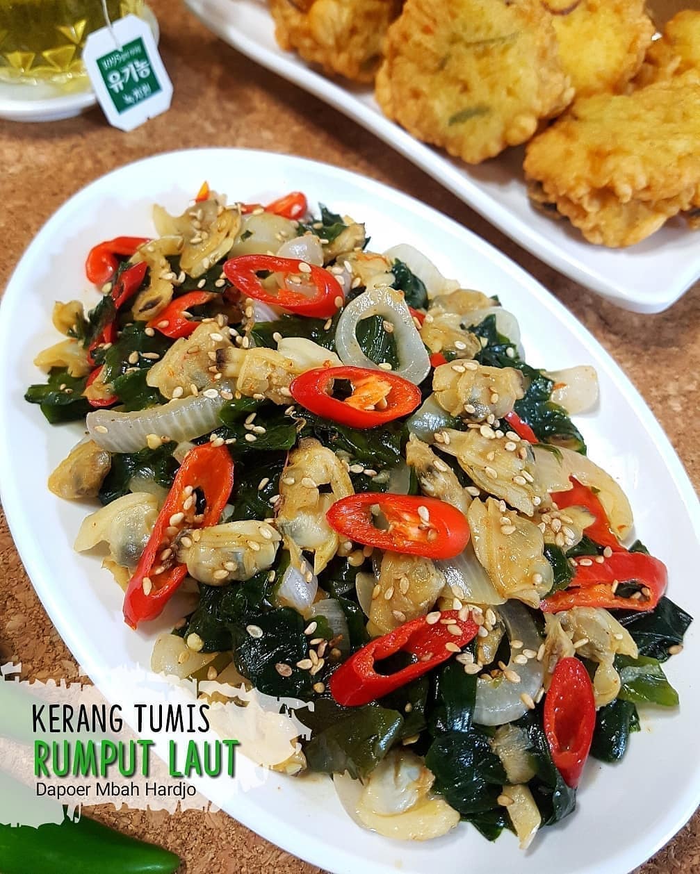 Stir-Fried Clams with Seaweed